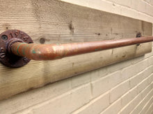 Laden Sie das Bild in den Galerie-Viewer, Rusty Old Copper Towel Rail - Miss Artisan