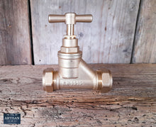 Load image into Gallery viewer, 22mm / 15mm Solid Brass Compression Valve