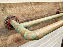 Laden Sie das Bild in den Galerie-Viewer, Rusty Old Double Copper Towel Rail - Miss Artisan