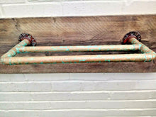 Laden Sie das Bild in den Galerie-Viewer, Rusty Old Double Copper Towel Rail - Miss Artisan